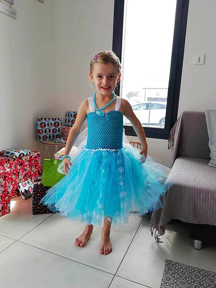 Jade a rejoint le concours — aidez-le/la à gagner de superbes lots ! a_line, aqua, ballet_tutu, blue, child, child_model, clothing, costume, dance, dress, event, formal_wear, joy, person, pink, shoulder, sportswear, toddler, turquoise