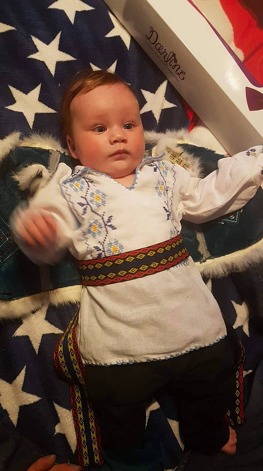 Darius Ariann participe au concours pour gagner de l'argent avec cette photo : baby, cheek, child, head, person, room, skin, sleeve, smile, toddler