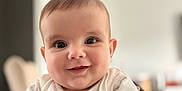 Diogo participe au concours pour gagner de l'argent avec cette photo : baby, blurred_background, cheeks, child, closeup, cute, eyes, face, happy, head, human, indoors, infant, person, portrait, skin, smile, soft_light, white_shirt, young_child