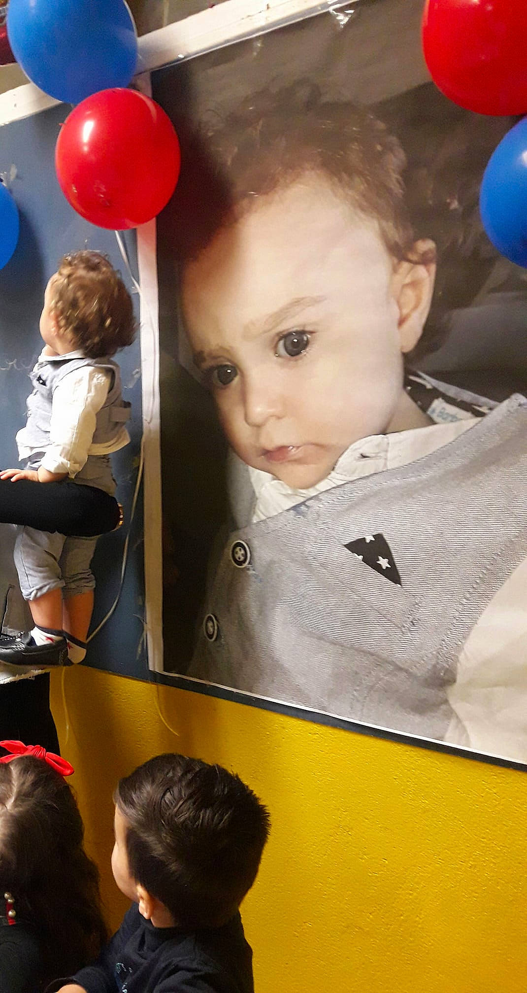 Richard a rejoint le concours — aidez-le/la à gagner de superbes lots ! balloon, child, fun, party_supply, person, play, toddler