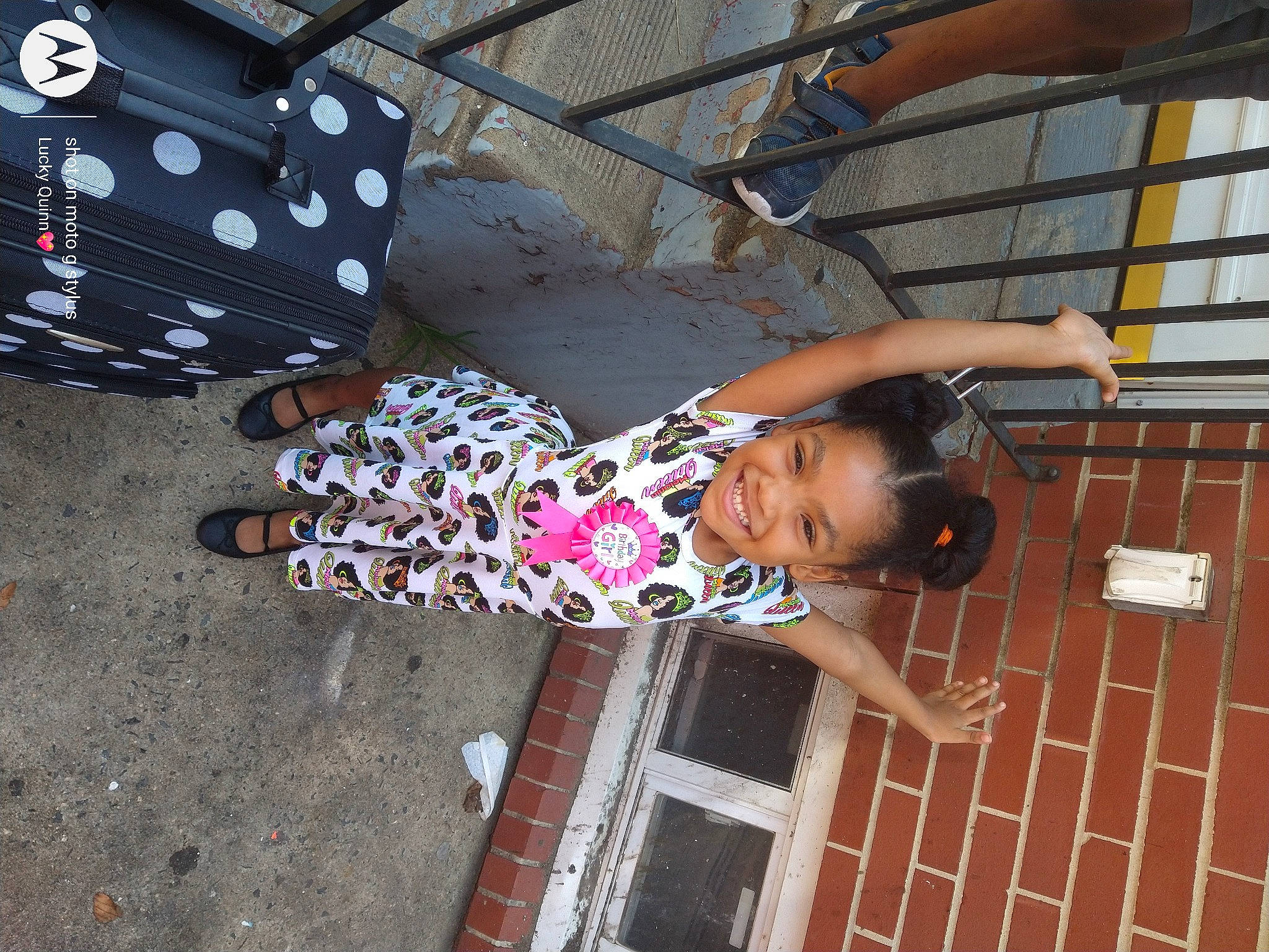 Nyalise is registered to the contest to win money with this photo: baby, child, fashion_accessory, flooring, fun, happy, joy, leisure, mammal, pattern, person, play, sandal, smile, street, street_fashion, textile, thigh, toddler, vacation