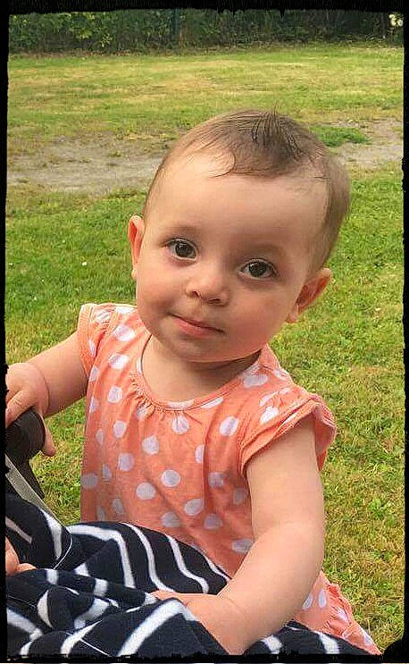 Eliyah a rejoint le concours — aidez-le/la à gagner de superbes lots ! child, day, eye, facial_expression, human_positions, infant, person, play, skin, smile, spring, toddler