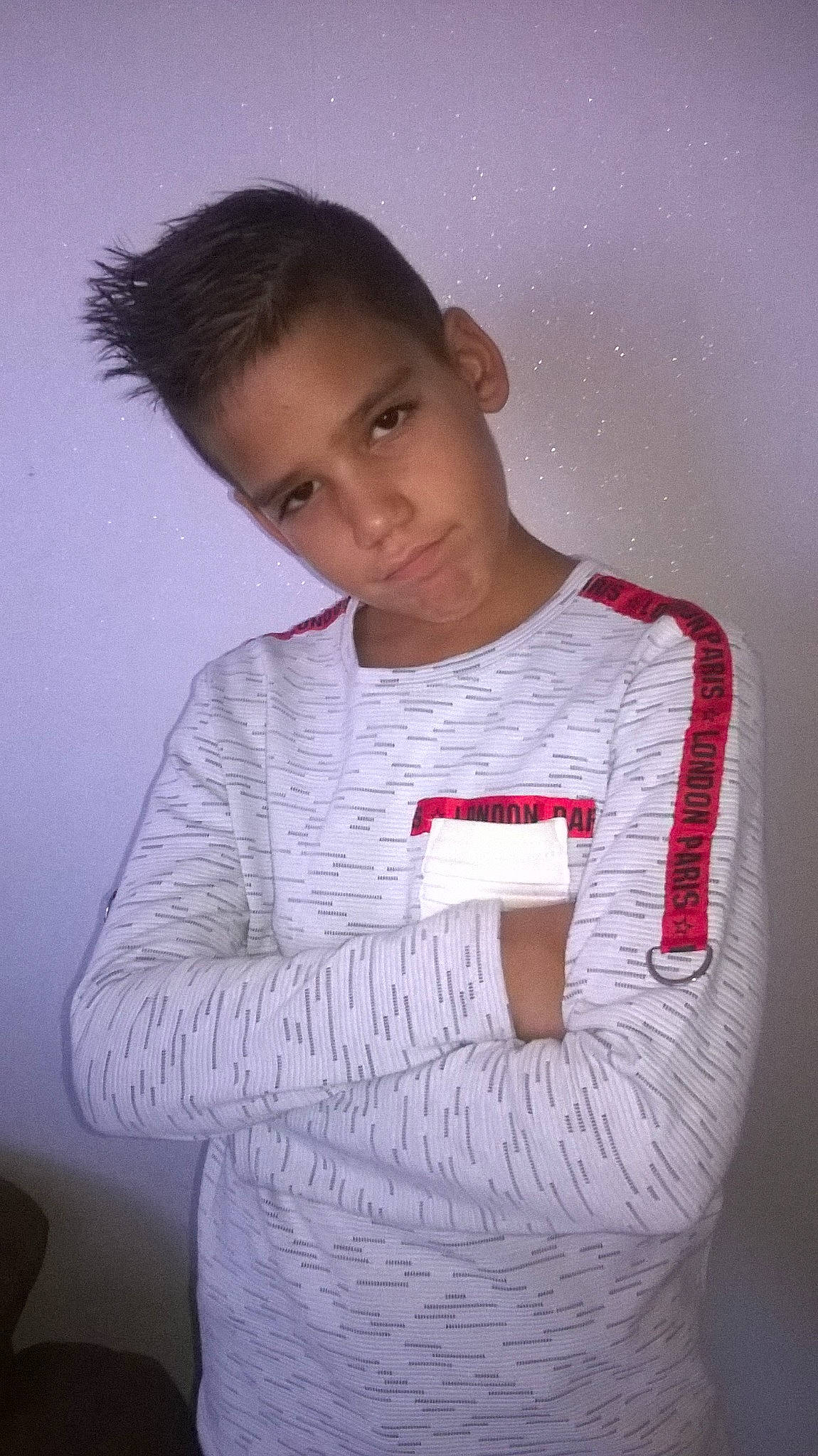 Aronn a rejoint le concours — aidez-le/la à gagner de superbes lots ! arm, beauty, cheek, child, cool, forehead, girl, hair, hairstyle, human_hair_color, joint, person, pink, product, purple, shoulder, skin, standing, textile, trunk