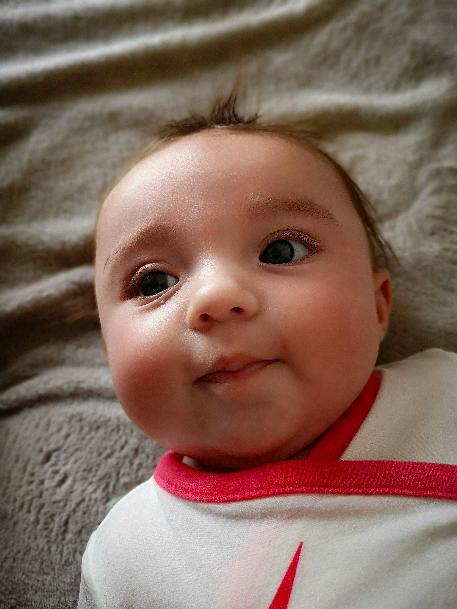 Alyssia a rejoint le concours — aidez-le/la à gagner de superbes lots ! baby, baby_making_funny_faces, cheek, child, chin, close_up, eye, eyebrow, face, facial_expression, forehead, head, iris, lip, mouth, nose, person, skin, smile, toddler