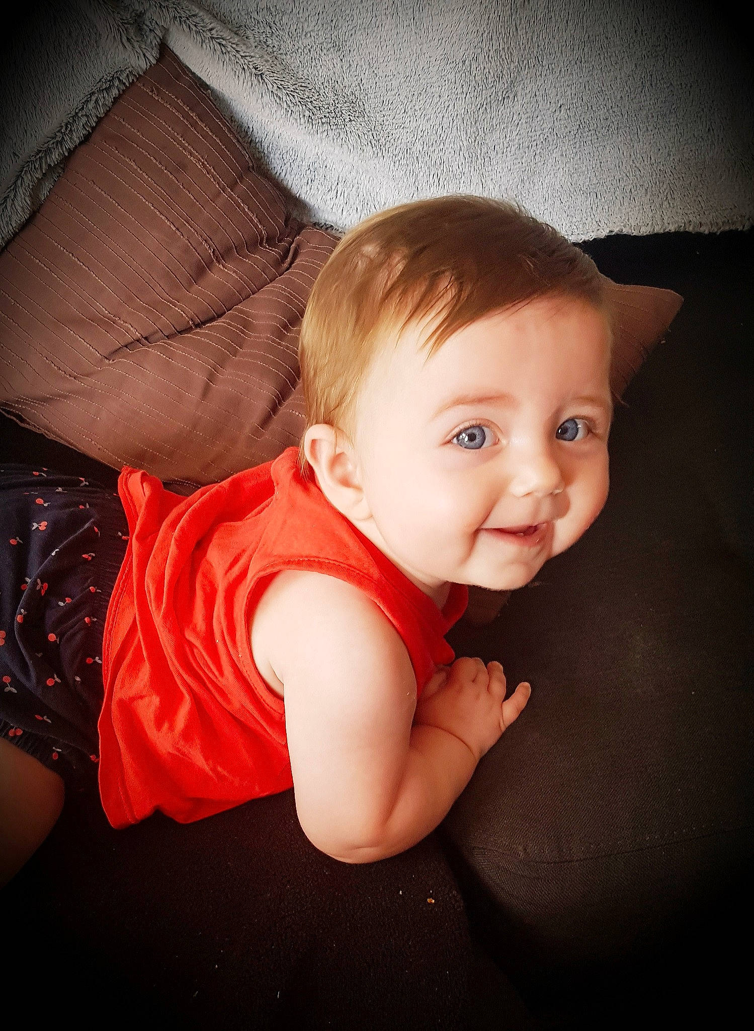 Louna a rejoint le concours — aidez-le/la à gagner de superbes lots ! arm, baby, beauty, blond, cheek, child, chin, eye, face, finger, hand, head, iris, lip, mouth, nose, organ, person, photography, skin