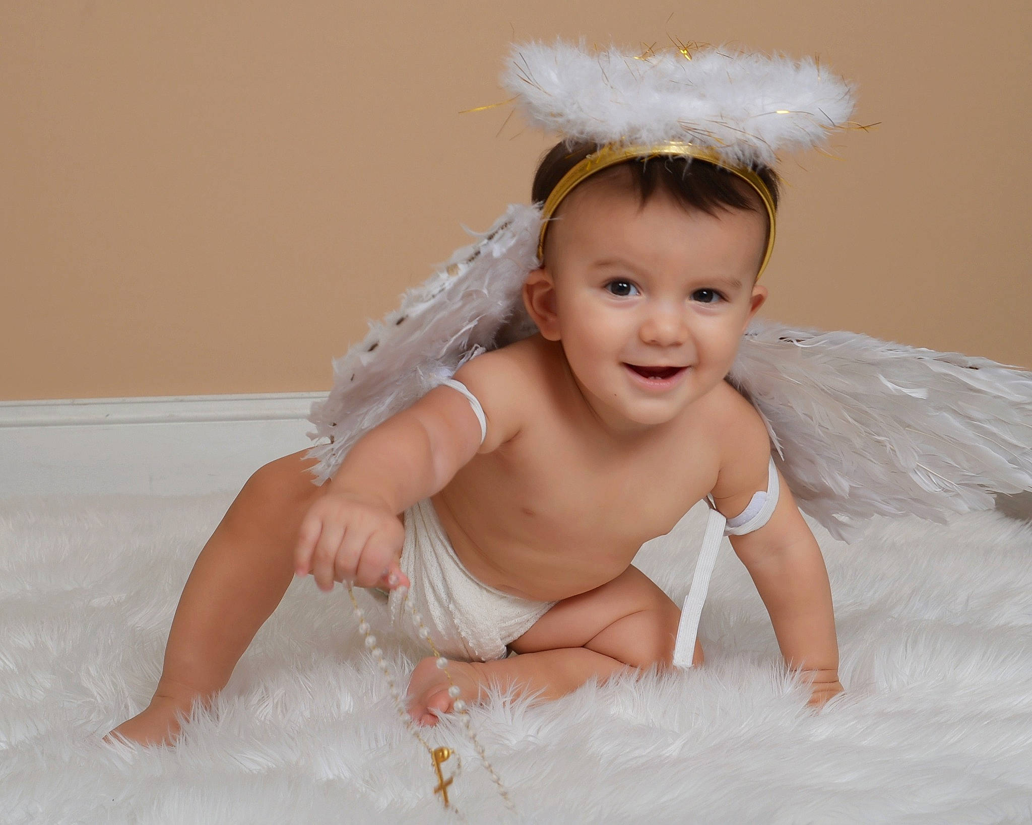 Leo is registered to the contest to win money with this photo: baby, baby_toddler_clothing, bathing, bridal_accessory, child, comfort, embellishment, event, eye, face, fashion_accessory, flash_photography, fun, hair_accessory, happy, headpiece, iris, joy, person, skin