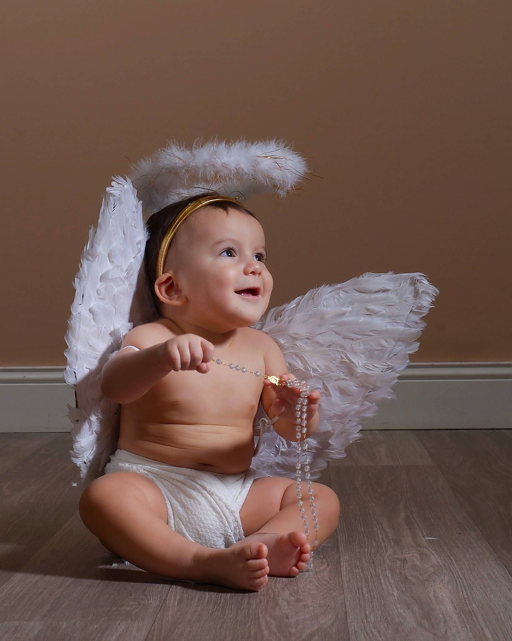 Leo is registered to the contest to win money with this photo: baby, baby_toddler_clothing, bridal_accessory, child, embellishment, fashion_accessory, flash_photography, hair_accessory, happy, headband, headgear, headpiece, iris, jewellery, mythical_creature, peach, person, sitting, smile, toddler