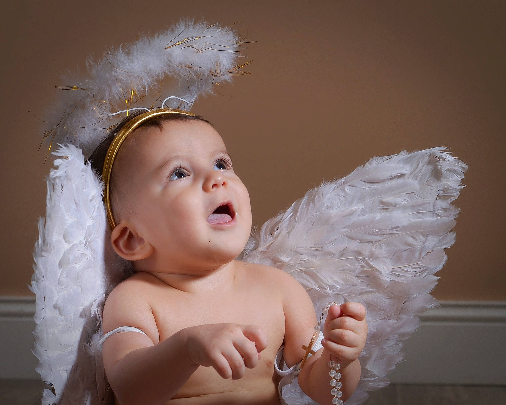 Leo is registered to the contest to win money with this photo: baby, baby_toddler_clothing, bridal_accessory, cheek, child, costume_hat, ear, eye, flash_photography, gesture, happy, headband, headgear, headpiece, human_body, iris, jewellery, lip, person, skin