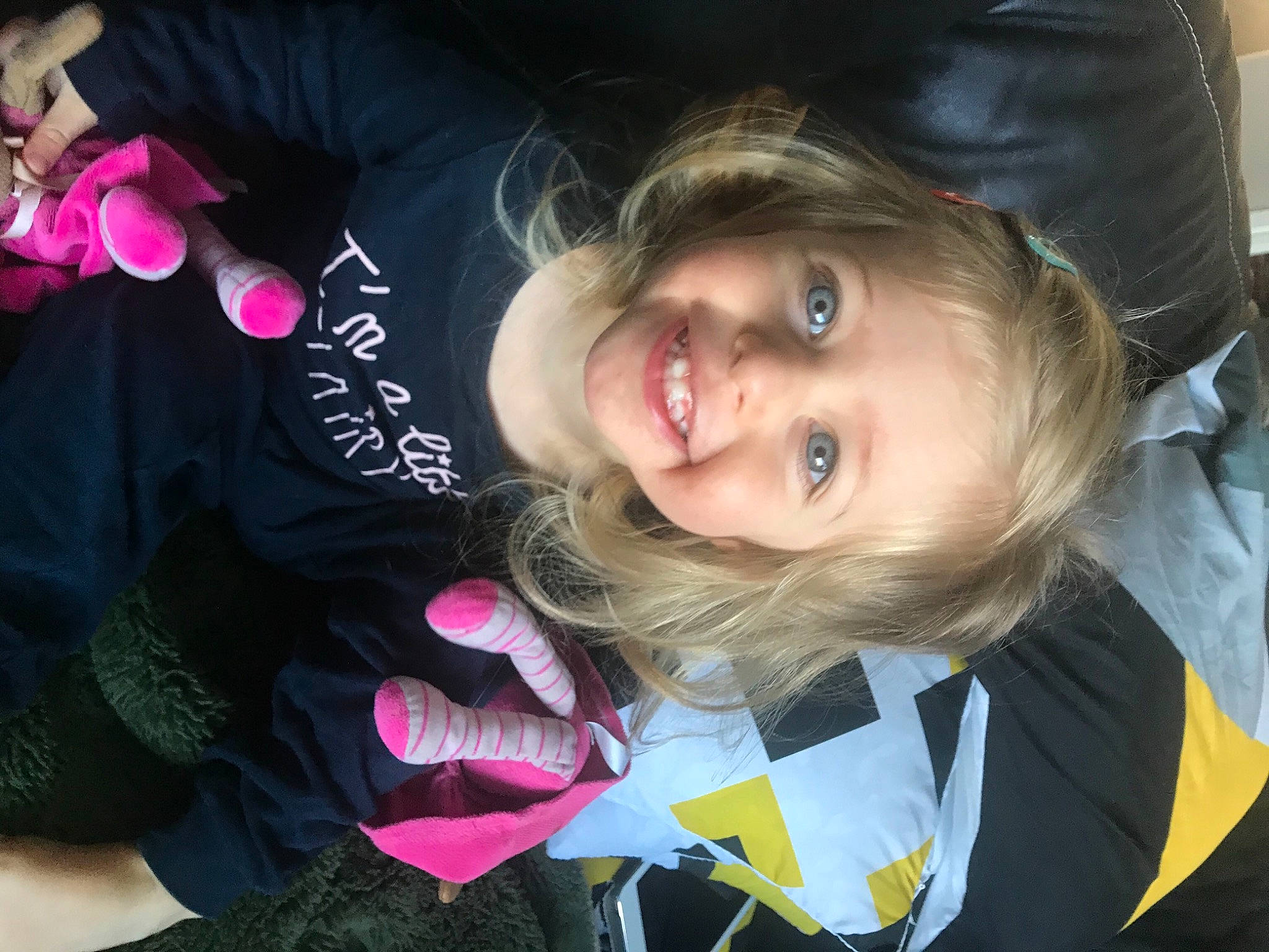 Maëlle participe au concours pour gagner de l'argent avec cette photo : beauty, blond, cheek, child, cool, electric_blue, eye, facial_expression, fun, hairstyle, happy, iris, joy, lip, mouth, person, product, skin, sleeve, smile