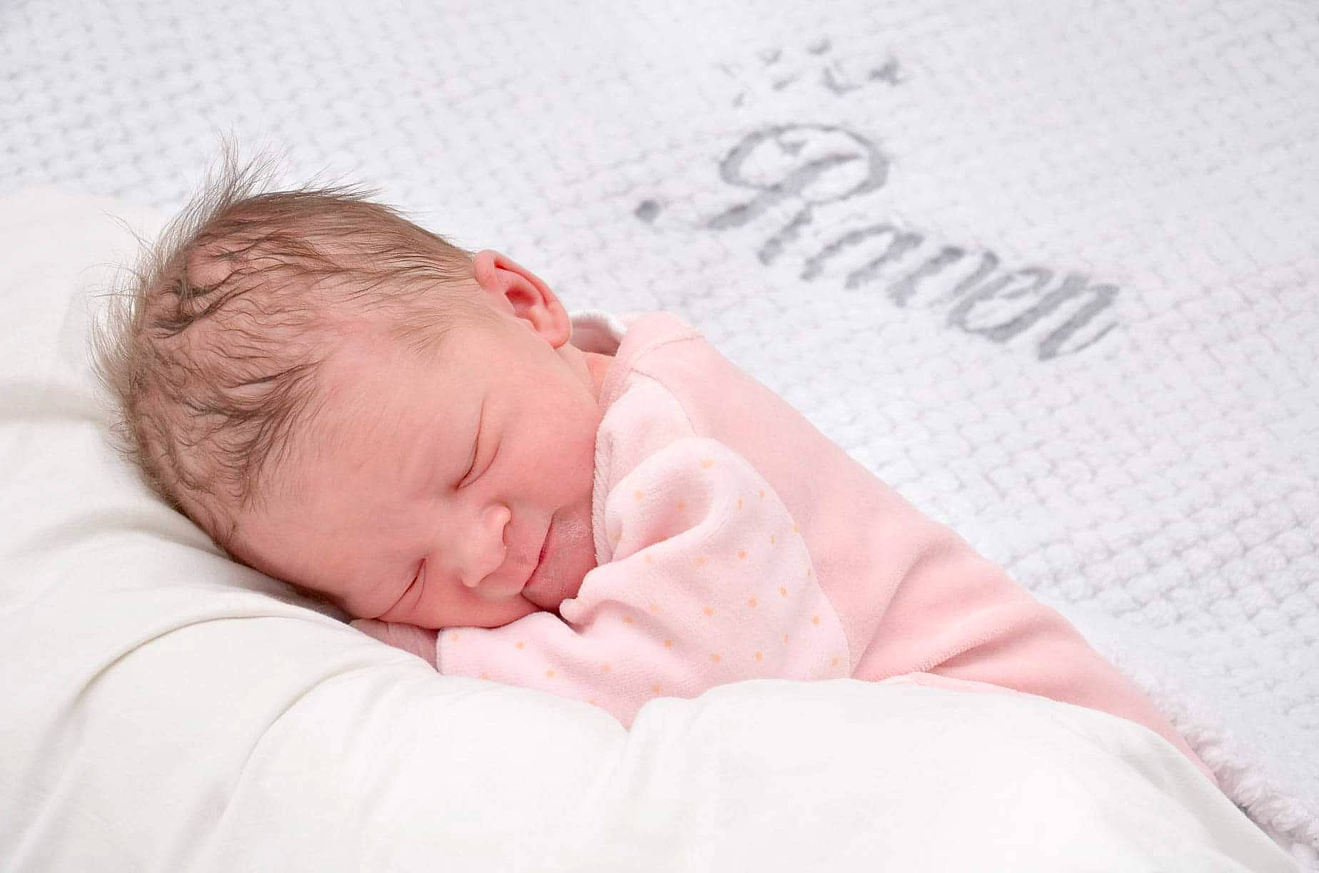 Raven participe au concours pour gagner de l'argent avec cette photo : baby, baby_sleeping, bedtime, cheek, child, comfort, nap, nose, person, pink, skin, sleep, toddler