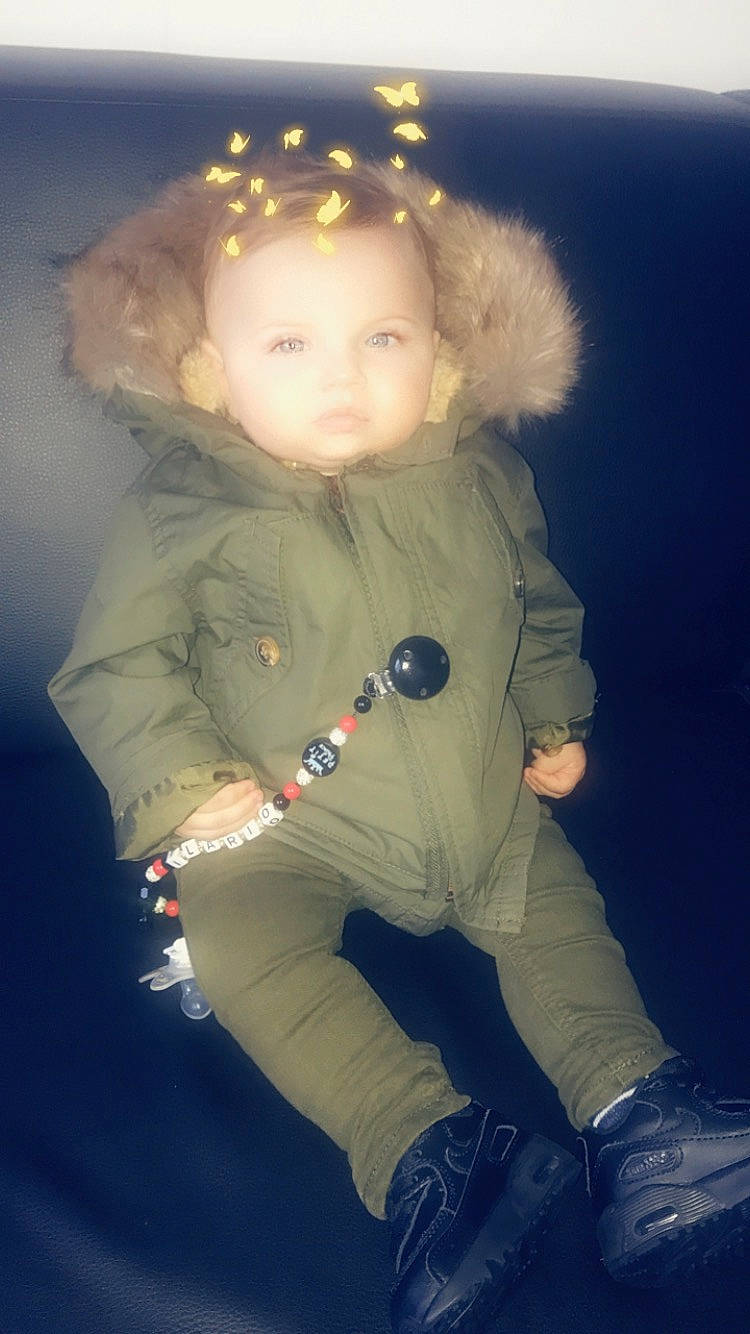Ilario a rejoint le concours — aidez-le/la à gagner de superbes lots ! blue, child, cool, fun, fur, girl, human, outerwear, person, space, standing, toddler, winter