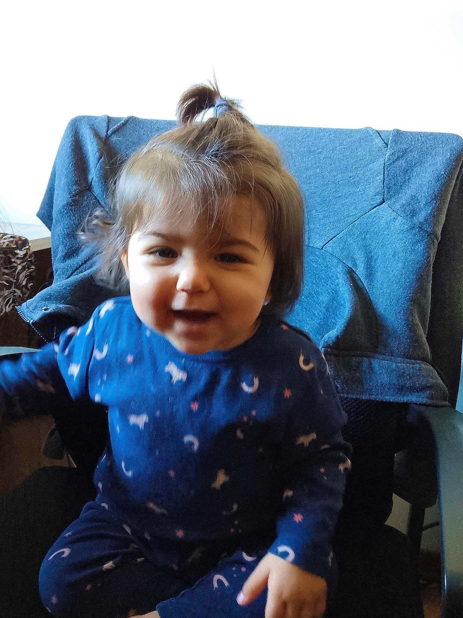 Jenna participe au concours pour gagner de l'argent avec cette photo : baby, baby_toddler_clothing, child, comfort, cool, electric_blue, eye, fun, hair, happy, head, iris, leisure, pattern, person, product, sitting, sleeve, smile, toddler