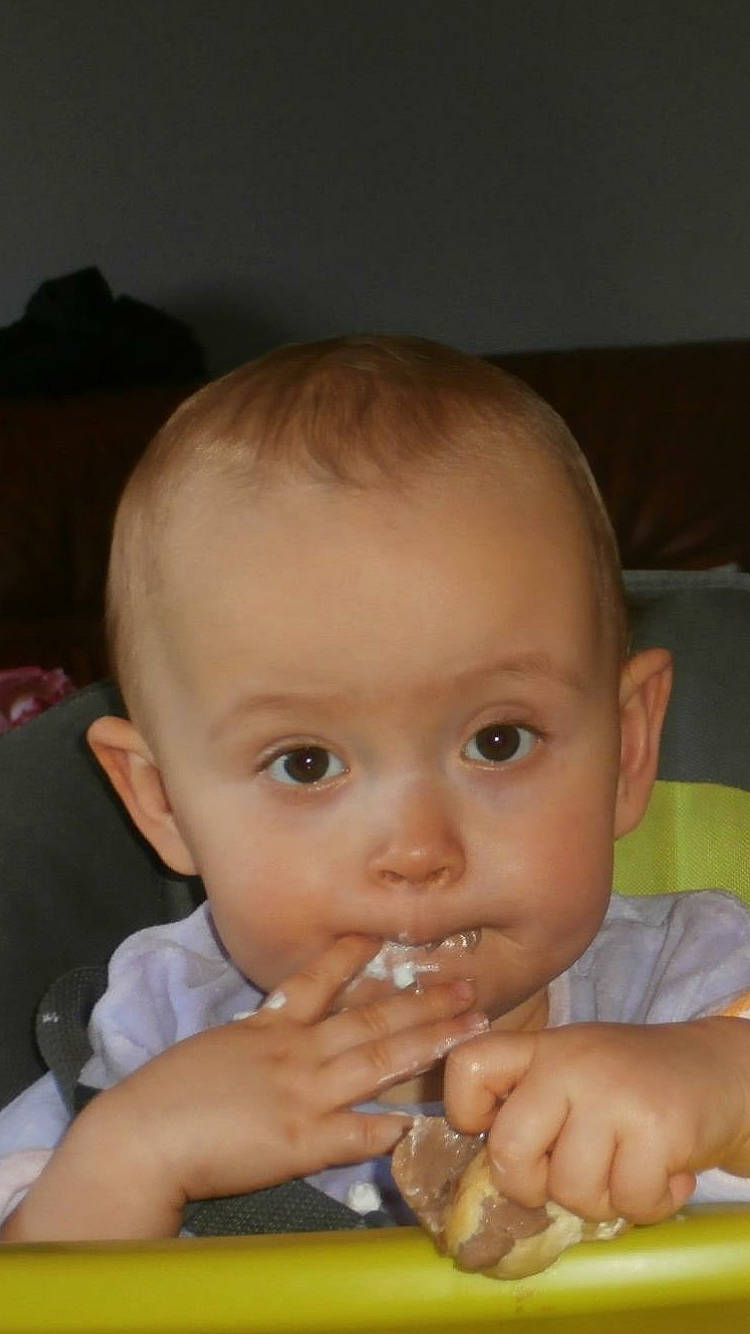 Thiffaine a rejoint le concours — aidez-le/la à gagner de superbes lots ! boy, cheek, child, chin, ear, eating, eye, eyebrow, face, finger, forehead, hand, head, infant, iris, lip, mouth, nose, person, skin