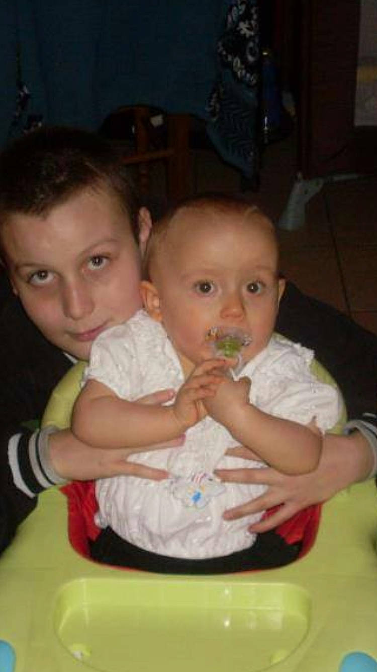 Thiffaine participe au concours pour gagner de l'argent avec cette photo : cheek, child, cuisine, day, eating, fun, girl, head, infant, iris, person, play, product, toddler