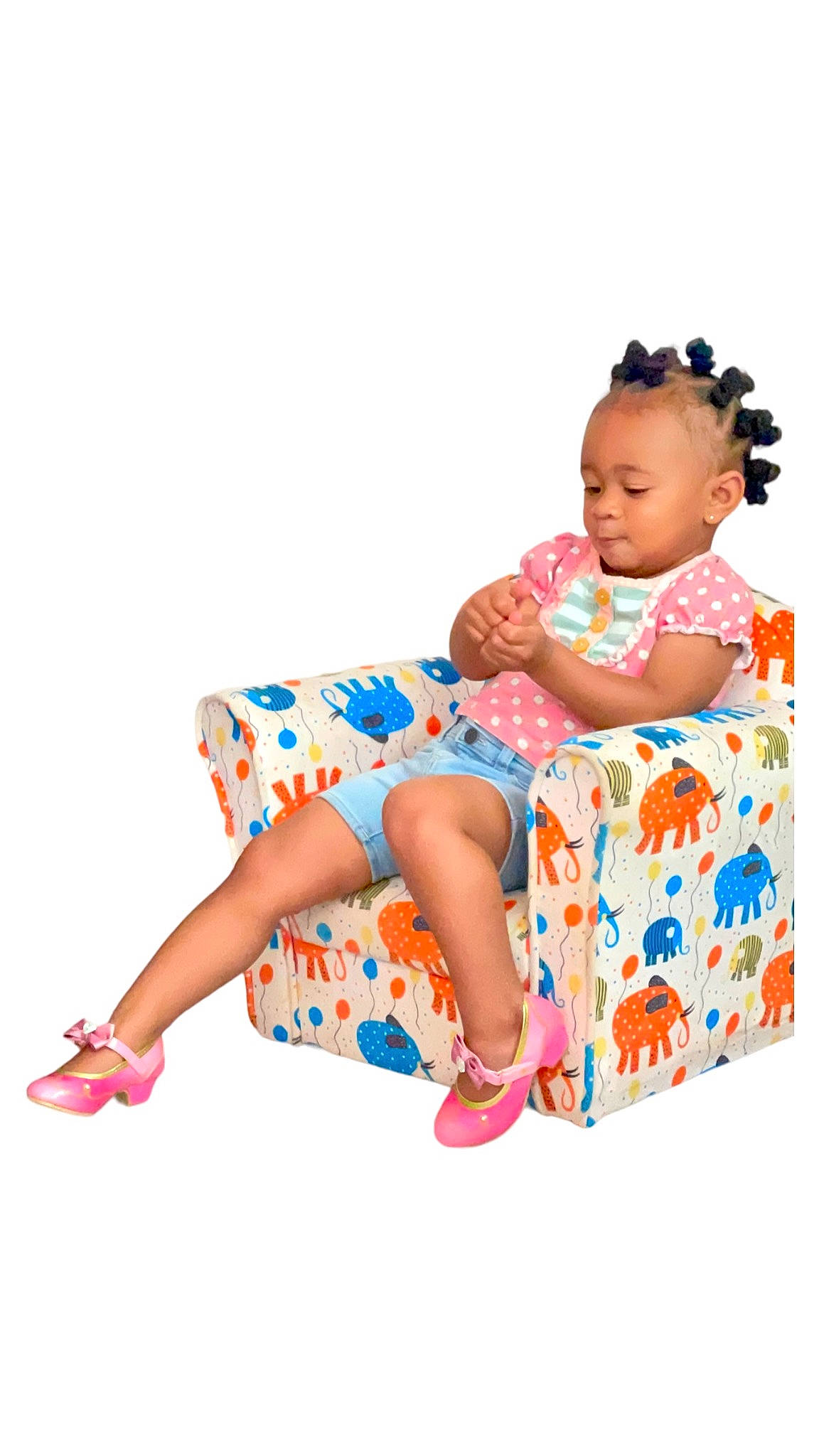 Say is registered to the contest to win money with this photo: baby, baby_toddler_clothing, barefoot, child, comfort, electric_blue, fashion_design, foot, happy, human_leg, knee, leisure, magenta, pattern, person, sandal, sitting, sleeve, sock, thigh