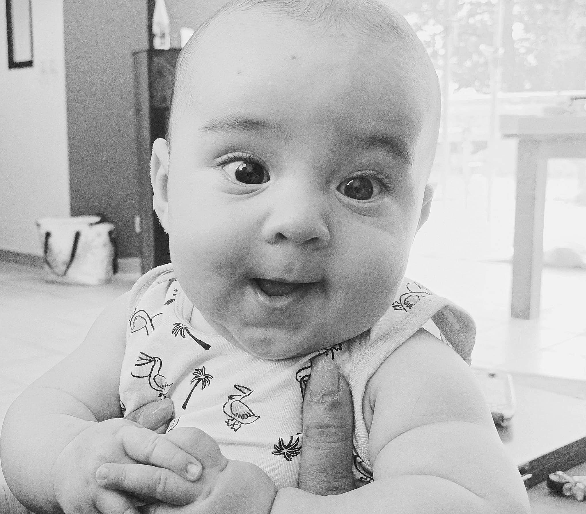 Jadon participe au concours pour gagner de l'argent avec cette photo : baby, baby_toddler_clothing, black, black_and_white, cheek, eyebrow, facial_expression, finger, gesture, happy, human, iris, lip, nose, person, photograph, skin, sleeve, smile, style