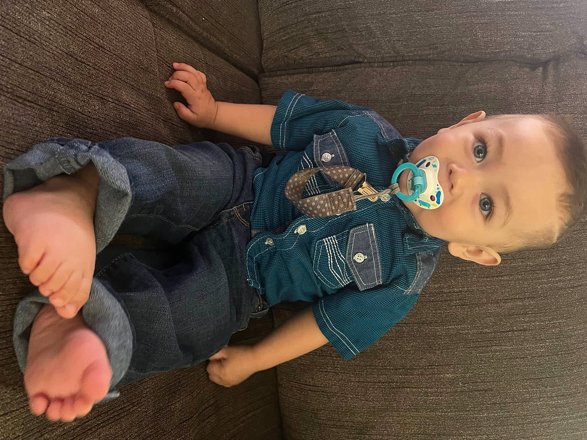 Hector is registered to the contest to win money with this photo: arm, baby_toddler_clothing, comfort, denim, elbow, finger, floor, flooring, gesture, hand, human, human_body, joint, leg, neck, person, skin, sleeve, textile, thigh