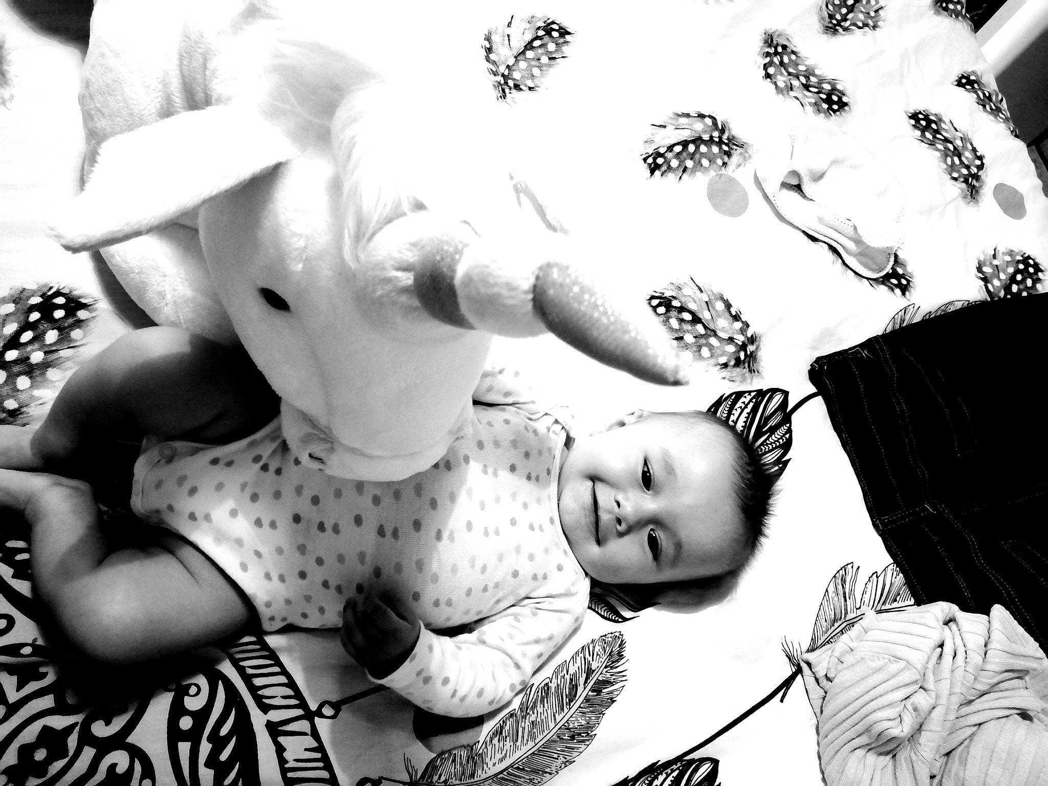 Délina a rejoint le concours — aidez-le/la à gagner de superbes lots ! art, black_and_white, child, illustration, joy, monochrome, monochrome_photography, person, photography, style, white