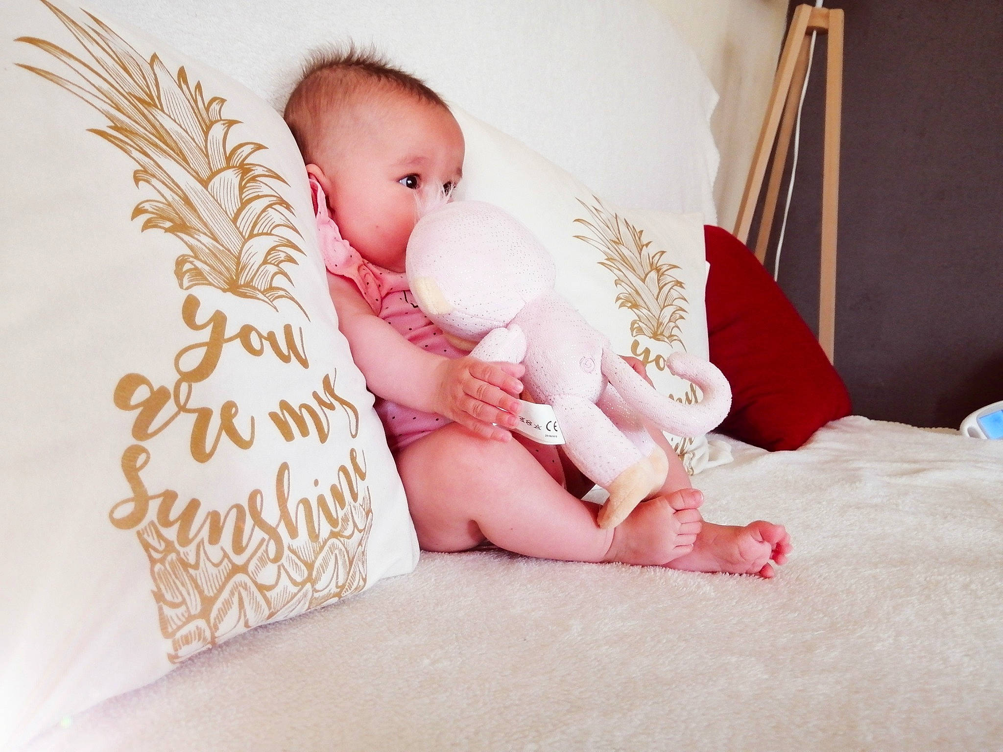 Délina participe au concours pour gagner de l'argent avec cette photo : angel, baby, baby_sleeping, bed, child, fictional_character, furniture, linens, person, photograph, photography, pink, product, room, skin, textile, toddler