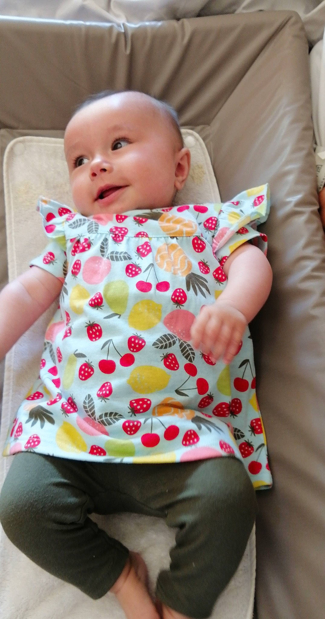 Délina a rejoint le concours — aidez-le/la à gagner de superbes lots ! baby, baby_toddler_clothing, child, nap_mat, pattern, person, textile, toddler