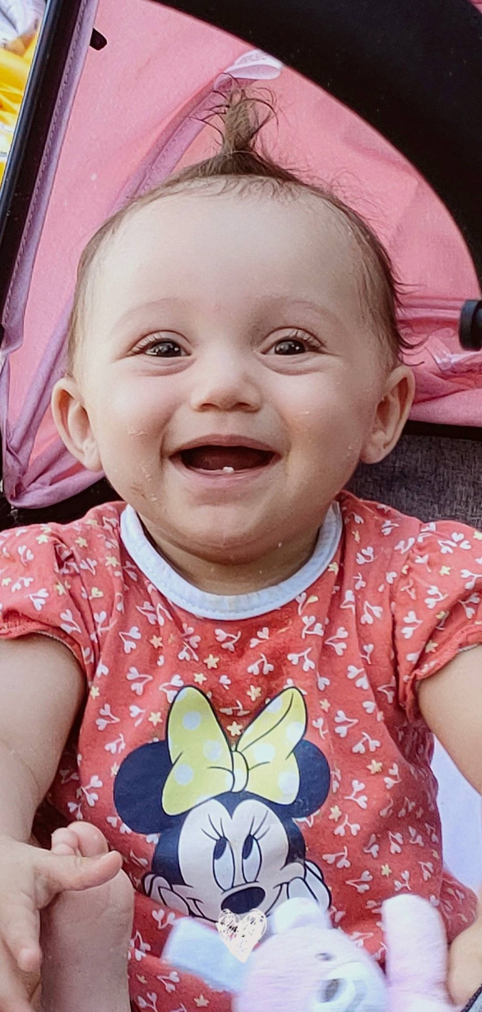 Kamila a rejoint le concours — aidez-le/la à gagner de superbes lots ! baby, baby_toddler_clothing, cheek, chin, eye, face, facial_expression, green, happy, head, joy, lip, mouth, nose, organ, person, pink, product, skin, sleeve