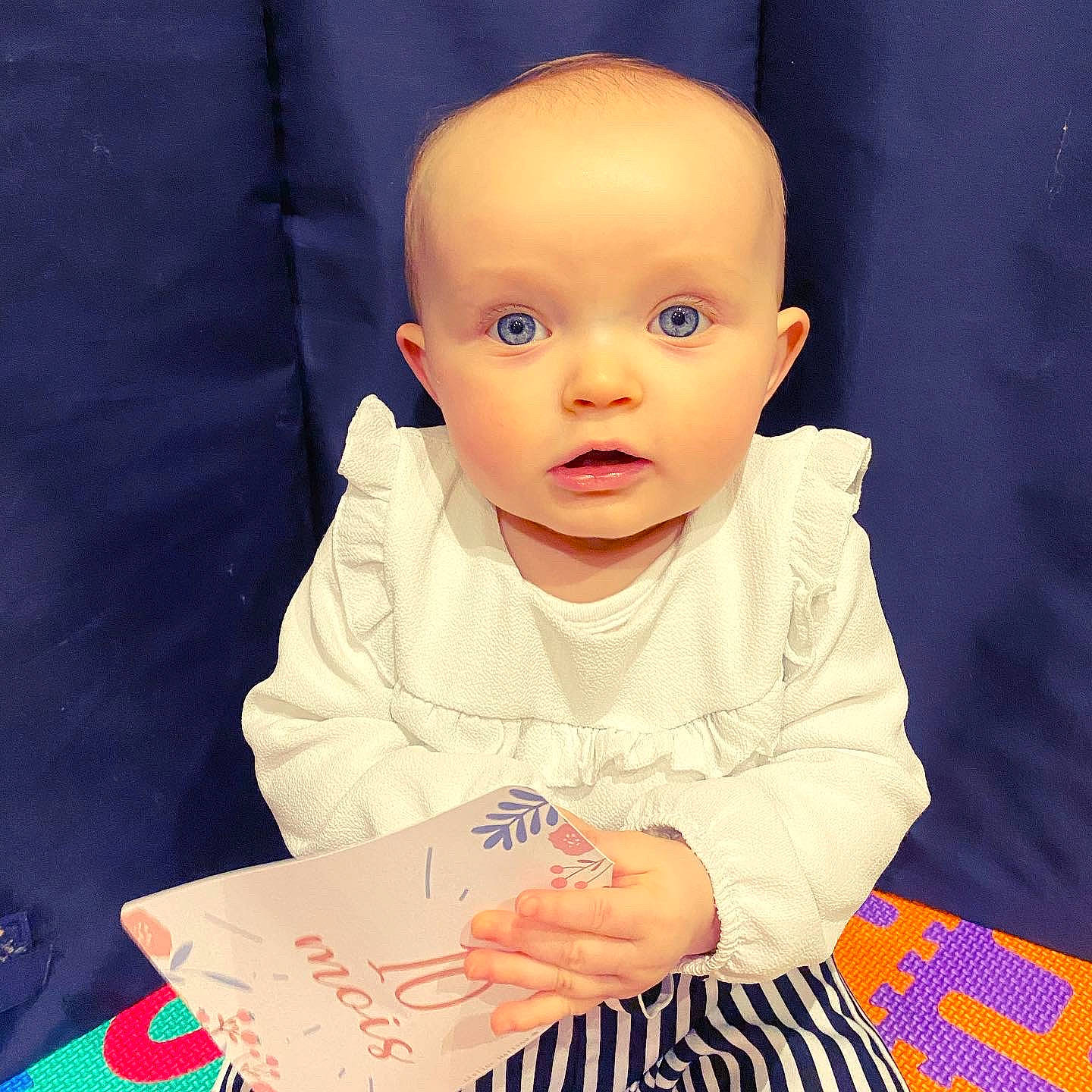 Louanne a rejoint le concours — aidez-le/la à gagner de superbes lots ! baby, baby_toddler_clothing, cheek, chin, comfort, cool, eye, face, hairstyle, happy, head, human_body, iris, lip, mouth, nose, person, skin, sleeve, surprise