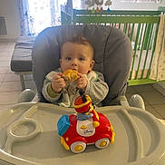 Baïano a rejoint le concours — aidez-le/la à gagner de superbes lots ! baby, high_chair, toy, disney, food, crib, curtain, window, nursery, child, indoor, person, seat, plate, furniture, floor, clothing, face, hands, home