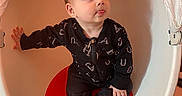 Baïano participe au concours pour gagner de l'argent avec cette photo : baby, black_clothing, casual_wear, chair, child, cozy, curious, cute, egg_shaped_chair, expression, floor_tiles, indoor, looking_up, playful, portrait, red_seat, sitting, toddler, tongue_out, young_child
