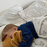 Baïano a rejoint le concours — aidez-le/la à gagner de superbes lots ! bed, blanket, child, clothing, comfort, cozy, cute, fabric, home, indoors, nap, pillow, plush_toy, relaxation, rest, sleeping, soft, toddler, warm, young_child