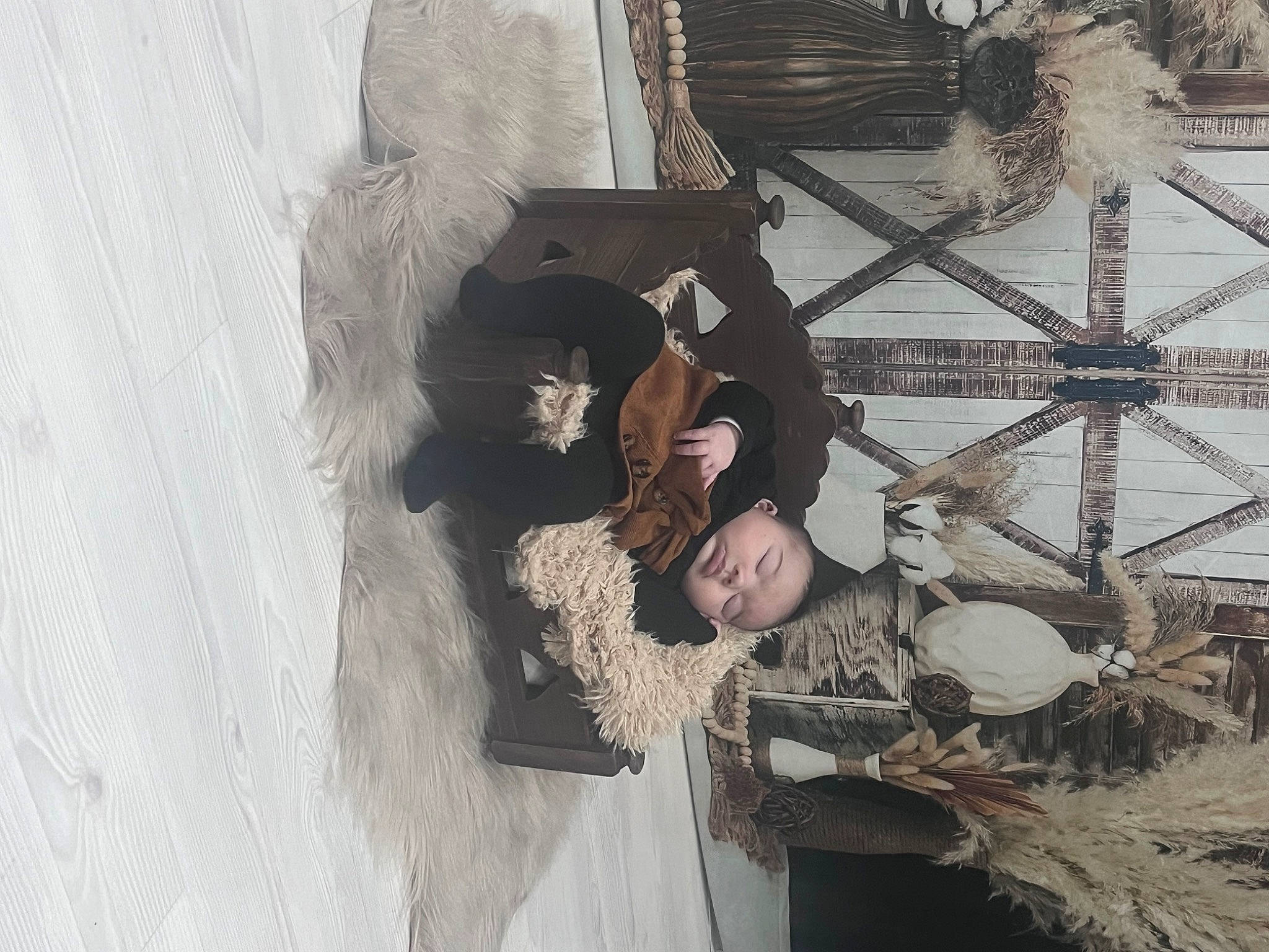 Lilou a rejoint le concours — aidez-le/la à gagner de superbes lots ! art, fun, happy, hat, landscape, person, smile, visual_arts, winter, wood, world