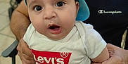 Aram participe au concours pour gagner de l'argent avec cette photo : baby, infant, child, blue_cap, onesie, levis_logo, adult, beard, champion_shirt, indoor, holding, seated, curious_expression, person, face, hand, casual_clothing, closeup, smiling, family