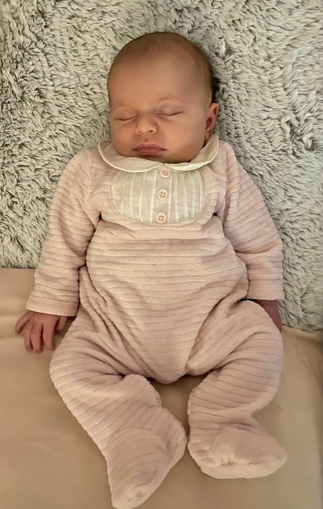 Apolline a rejoint le concours — aidez-le/la à gagner de superbes lots ! art, baby, baby_toddler_clothing, cheek, child, chin, comfort, face, flooring, happy, head, linens, lip, neck, nose, outerwear, person, sleeve, stomach, toddler