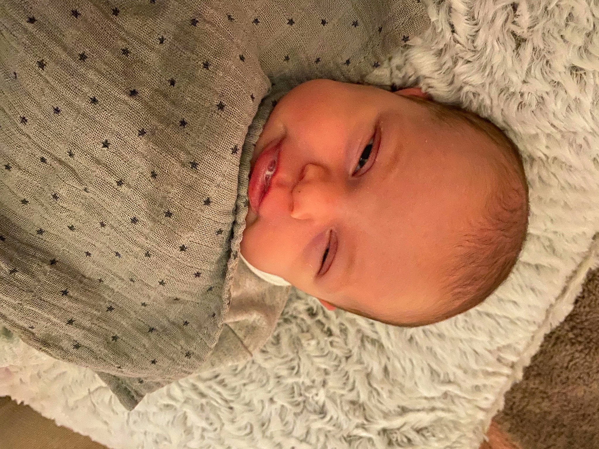 Apolline a rejoint le concours — aidez-le/la à gagner de superbes lots ! baby, baby_toddler_clothing, cheek, chin, comfort, eye, face, head, headgear, iris, linens, lip, mammal, nose, person, skin, sleeve, smile, textile, toddler