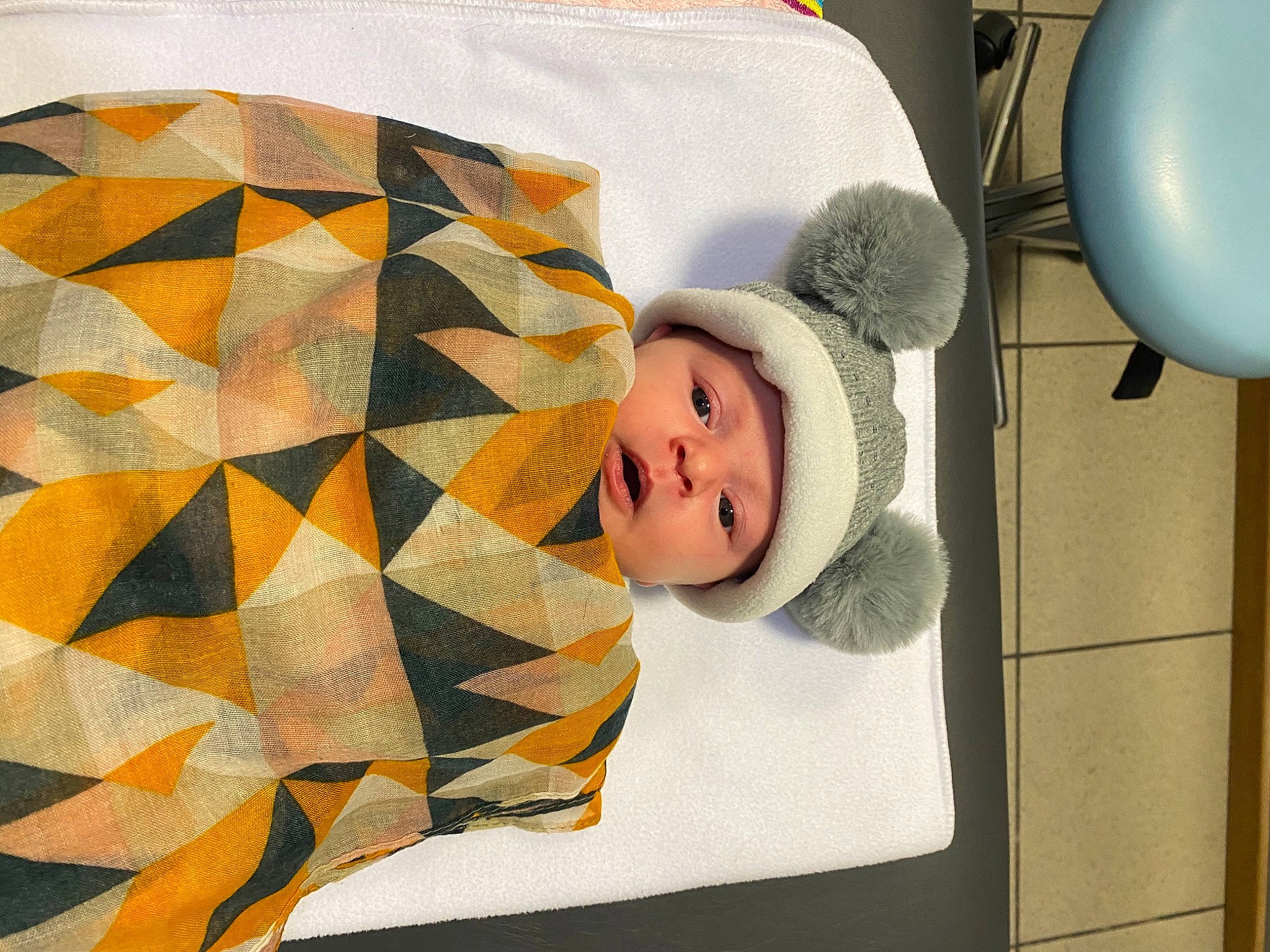 Apolline a rejoint le concours — aidez-le/la à gagner de superbes lots ! baby, baby_products, baby_safety, baby_sleeping, baby_toddler_clothing, bed, bedding, cap, child, comfort, fashion_accessory, headgear, headwear, infant_bed, linens, pattern, person, product, room, sleeve