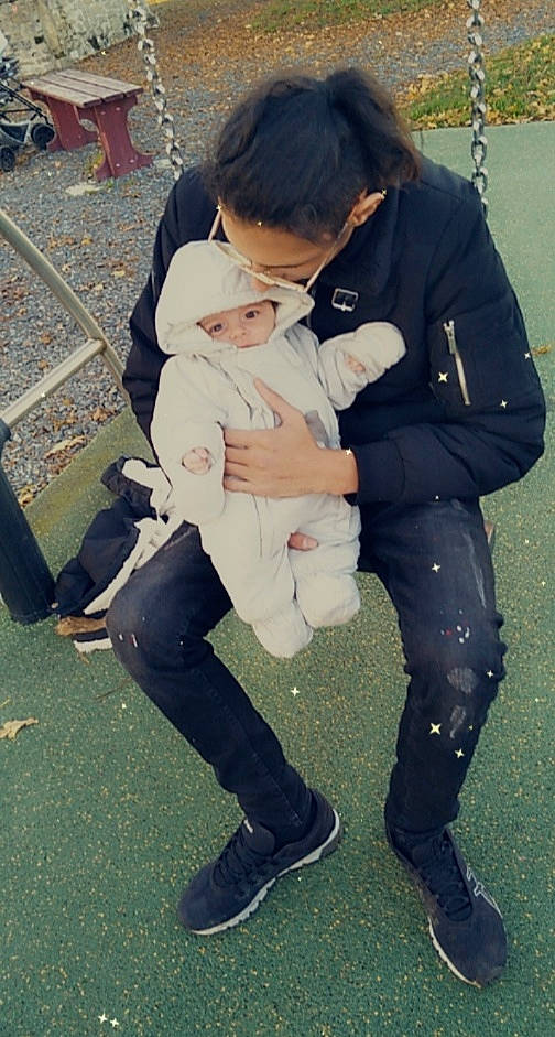 Nabil a rejoint le concours — aidez-le/la à gagner de superbes lots ! black_hair, cheek, child, gesture, headwear, interaction, jacket, jeans, leg, outerwear, person, photography, shoe, snapshot, toddler