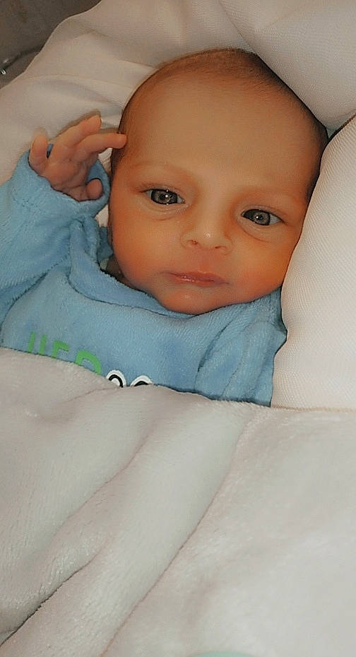 Nabil a rejoint le concours — aidez-le/la à gagner de superbes lots ! baby, cheek, child, chin, ear, eye, eyebrow, face, finger, forehead, hand, head, iris, lip, mouth, muscle, nose, skin, toddler