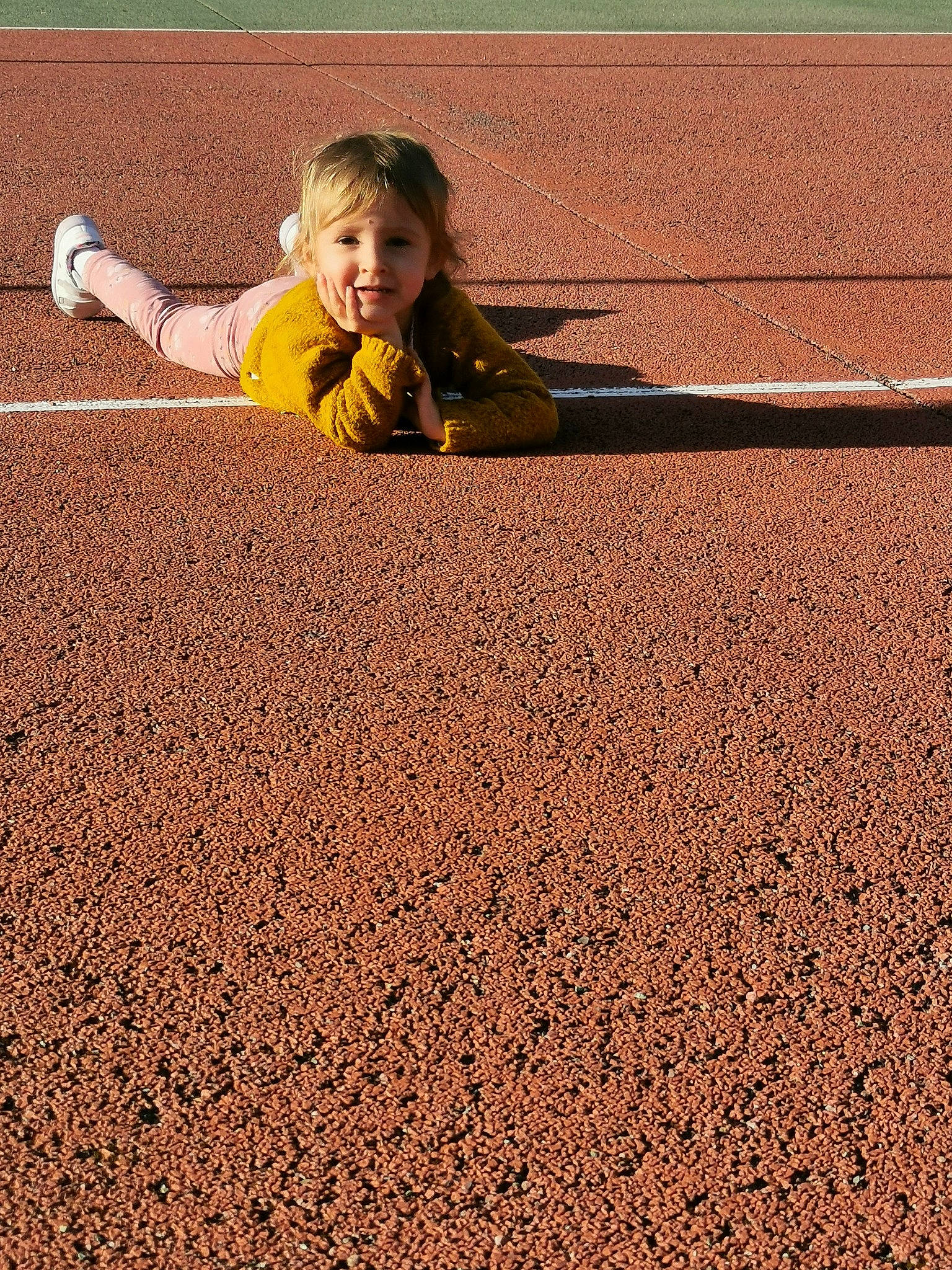 Giullia a rejoint le concours — aidez-le/la à gagner de superbes lots ! asphalt, beauty, carpet, child, deciduous, field, flooring, fun, grass, landscape, orange, people_in_nature, person, road_surface, sand, shadow, smile, soil, tints_and_shades, toddler