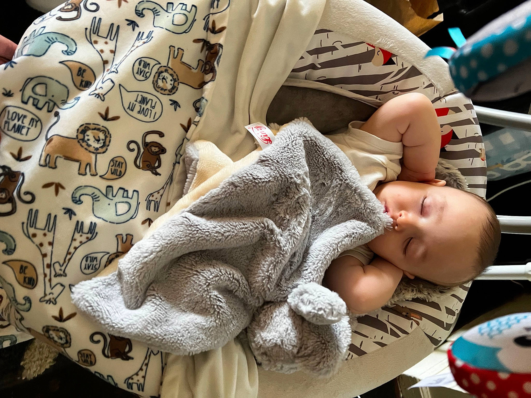 Jimmy is registered to the contest to win money with this photo: baby, baby_products, baby_sleeping, baby_toddler_clothing, car_seat, carmine, child, comfort, fashion_accessory, glasses, headgear, human_leg, linens, nail, pattern, person, room, sitting, sleeve, textile