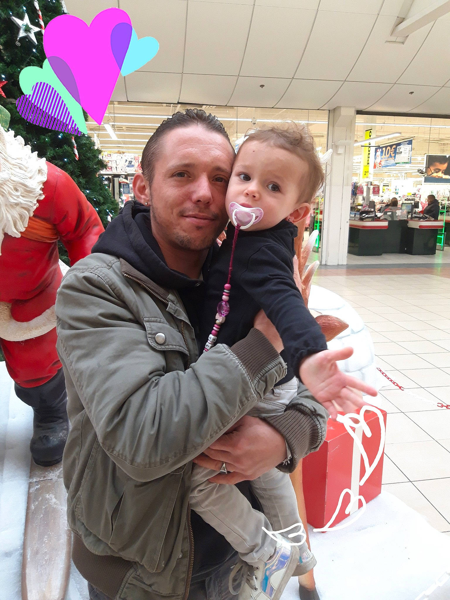 Ylianna a rejoint le concours — aidez-le/la à gagner de superbes lots ! child, day, event, fun, girl, interaction, joy, male, people, person, product, recreation, smile