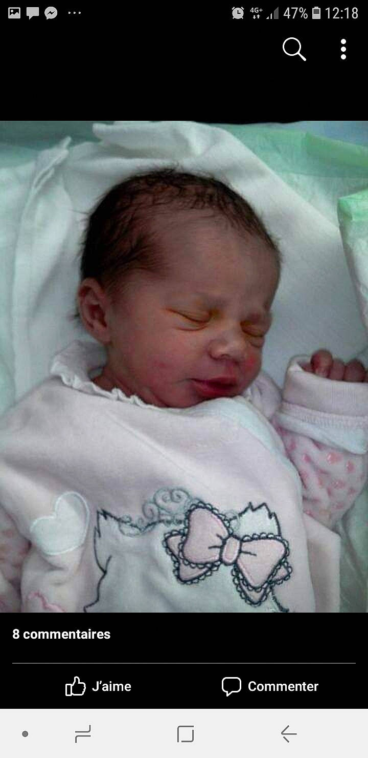 Ylianna a rejoint le concours — aidez-le/la à gagner de superbes lots ! bedtime, cheek, child, chin, ear, face, forehead, girl, head, human, infant, jaw, mouth, nose, person, photo_caption, product, screenshot, sleep