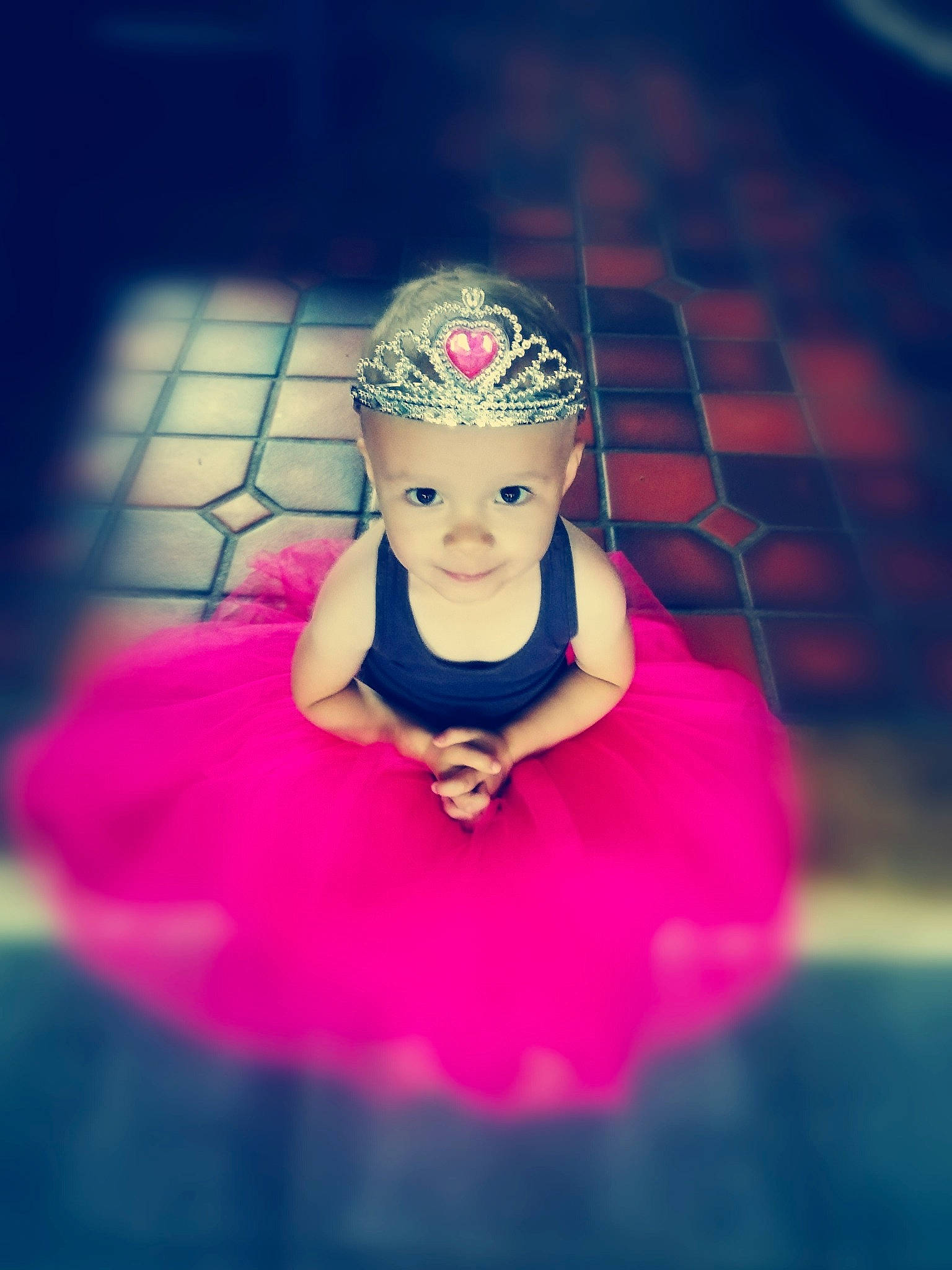 Abigaëlle participe au concours pour gagner de l'argent avec cette photo : ballet_tutu, child, costume, crown, hair_accessory, headgear, headpiece, headwear, magenta, person, pink, smile, tiara