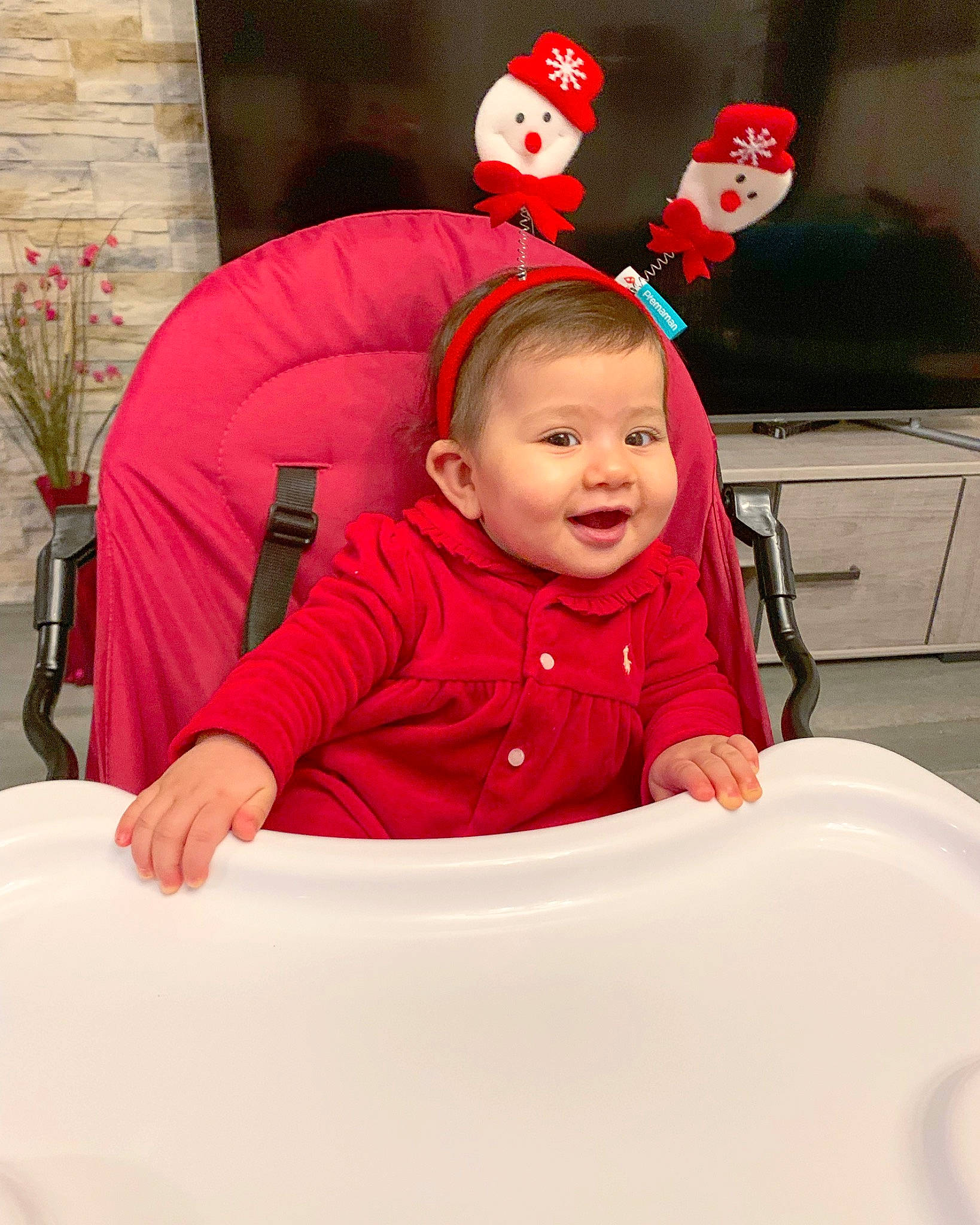 Amanda participe au concours pour gagner de l'argent avec cette photo : baby, birthday, child, fun, happy, person, pink, red, sitting, skin, smile, toddler