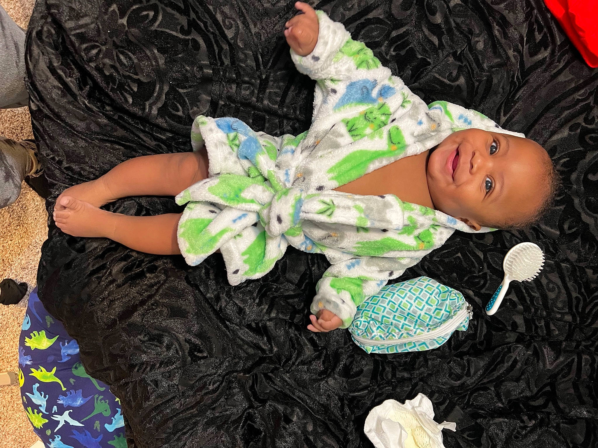 Javion is registered to the contest to win money with this photo: adaptation, baby_toddler_clothing, child, embellishment, event, fashion_accessory, grass, happy, joy, linens, nail, pattern, person, plastic, sleeve, smile, soil, terrestrial_plant, textile, toddler