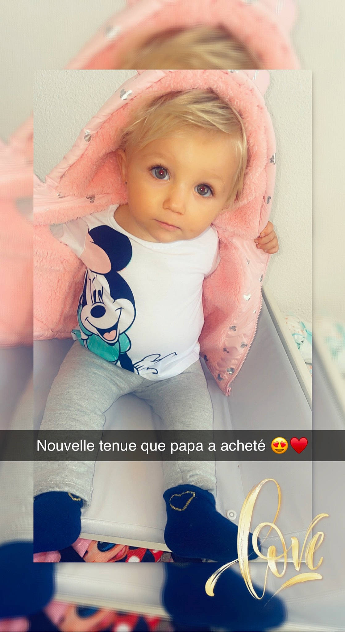 Louna a rejoint le concours — aidez-le/la à gagner de superbes lots ! baby, baby_products, baby_toddler_clothing, beauty, cheek, child, design, doll, eyelash, flash_photography, gadget, happy, peach, person, pink, product, sitting, skin, sleeve, textile
