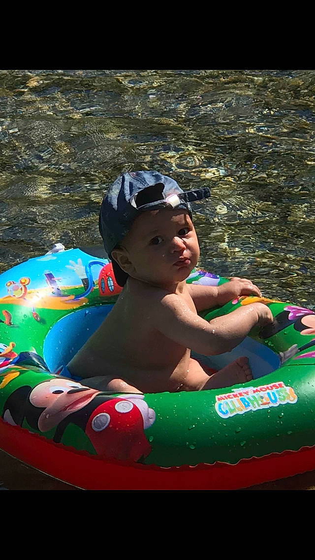 Louka a rejoint le concours — aidez-le/la à gagner de superbes lots ! boat, fun, games, inflatable, inflatable_boat, leisure, person, play, recreation, river, tubing, vacation, vehicle