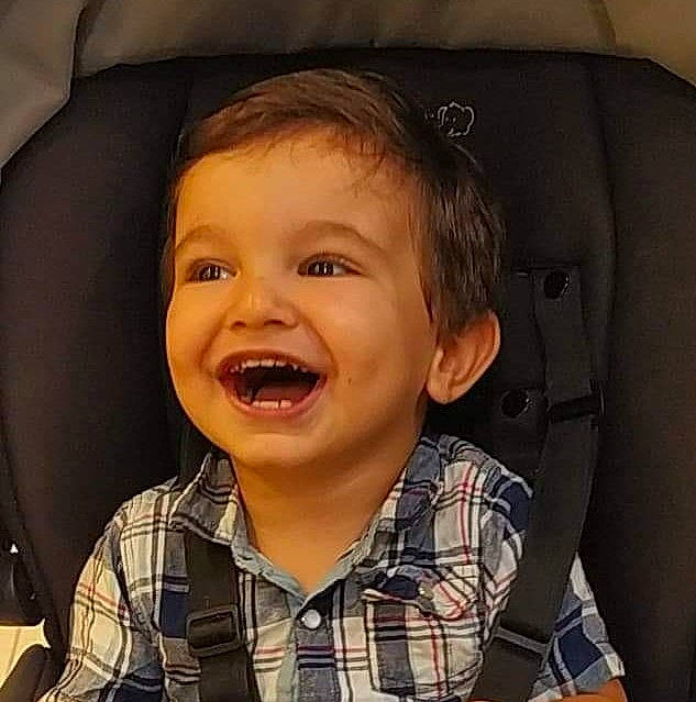 Louis a rejoint le concours — aidez-le/la à gagner de superbes lots ! cheek, chin, comfort, eyebrow, facial_expression, gesture, hair, happy, head, human, iris, jaw, joy, lip, mouth, neck, nose, organ, person, skin