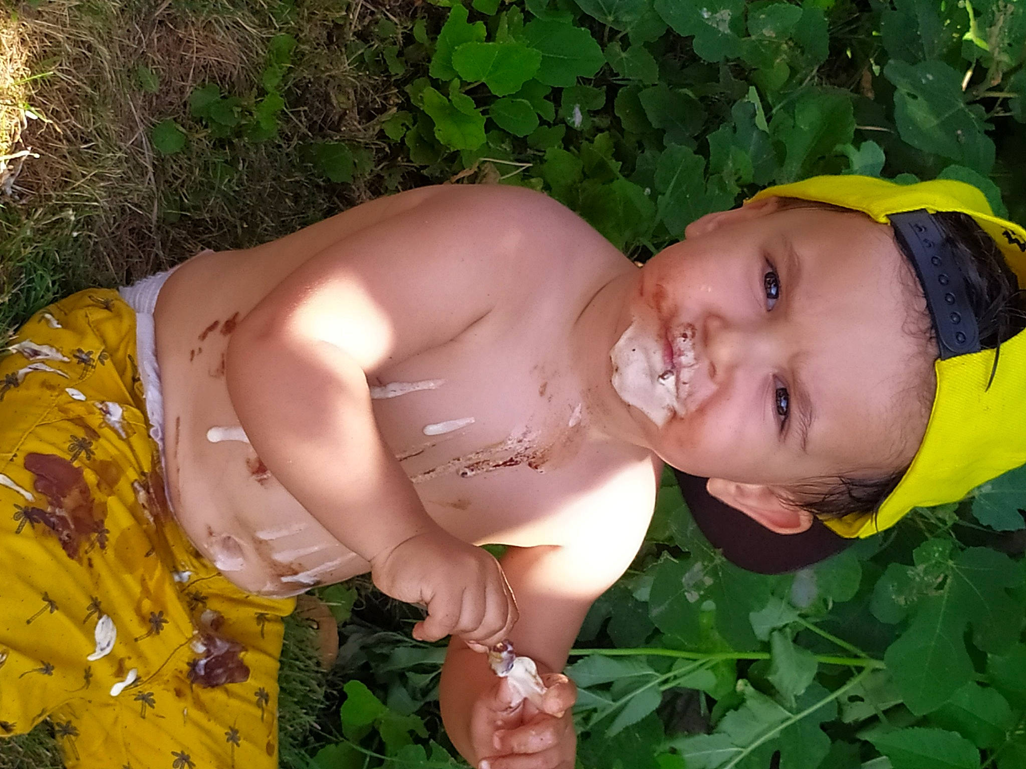 Louis participe au concours pour gagner de l'argent avec cette photo : abdomen, baby, baby_toddler_clothing, barechested, chest, fawn, fun, grass, happy, jewellery, leisure, muscle, navel, people_in_nature, person, personal_protective_equipment, plant, smile, stomach, toddler