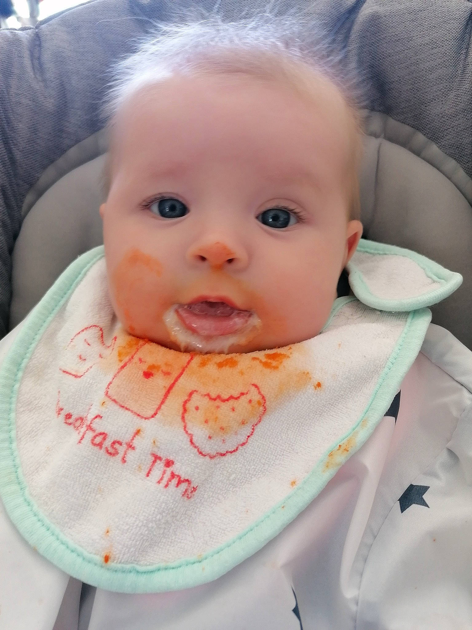 Aïna a rejoint le concours — aidez-le/la à gagner de superbes lots ! baby, baby_products, cheek, child, ear, eye, eyebrow, face, forehead, head, iris, lip, mouth, nose, person, product, skin, toddler