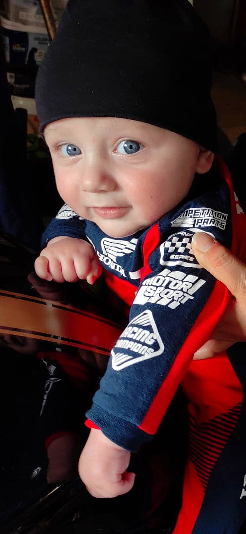 Senna participe au concours pour gagner de l'argent avec cette photo : black, black_hair, cap, child, chin, cool, elbow, electric_blue, finger, flash_photography, fun, hairstyle, hat, headwear, organ, person, personal_protective_equipment, sitting, skin, sleeve