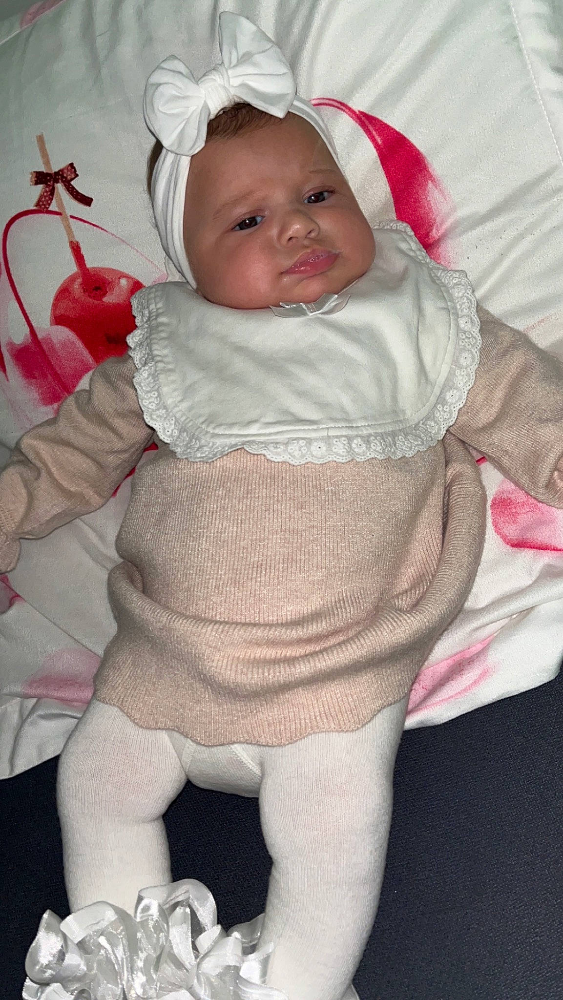 Souhayla participe au concours pour gagner de l'argent avec cette photo : baby, baby_toddler_clothing, cheek, child, comfort, eye, face, headgear, human_body, human_leg, knee, lap, lip, person, pink, skin, sleeve, textile, thigh, toddler